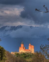 당시 폐허가 됐었던 그레미의 성관