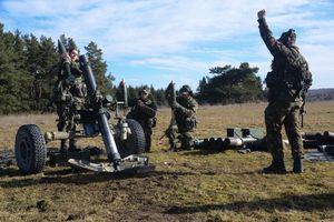 2014년 독일 그라펜뵈어에서 네덜란드 포병 훈련