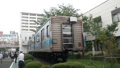 시제차에서는 처면(妻面)에 라디오 안테나가 부착되어 있다(2014년 8월 23일 도쿄 종합 차량 센터)