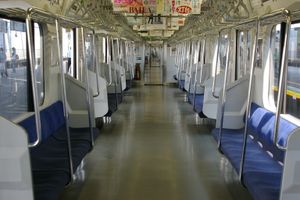 1000번대 실내(2007년 8월 11일 요요기우에하라 역)