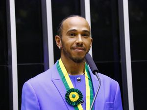 F1 챔피언 루이스 해밀턴은 스테버니지의 거주자이다.