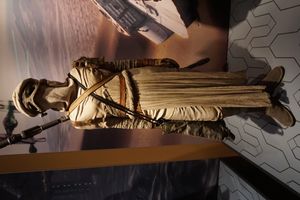 스타워즈: 깨어난 포스에서 리들리의 의상, 디트로이트 미술관에 전시됨