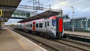 리버풀 사우스 파크웨이 역 플랫폼 뷰.