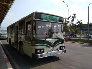 왓따이 국제공항의 공항 셔틀 버스