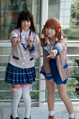 2012년 핀란드 탐페레에서 열린 Tracon에서 이 중에 한 명, 여동생이 있어!의 코노에와 미야비 코스프레