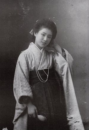 나가오카의 장녀, 배우 아사부키 이소코(1889-1985)