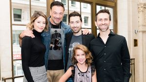 2018년 영화 프릭스의 감독 및 출연진. 왼쪽부터 (뒷줄) 아만다 크루, 알렉스 파우노빅, 잭 리포브스키, 아담 스타인; (앞줄) 렉시 콜커.