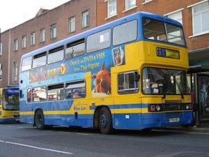 잉글랜드에서 영화를 광고하는 버스