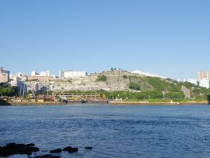 인질 교환 장면은 홍콩 취안완 중화 영구 묘지에서 촬영되었다.