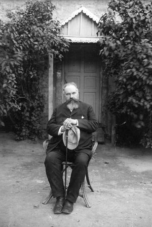 쇼스타코비치는 세르게이 타네예프의 피아노 5중주를 모델로 삼은 것으로 여겨진다.