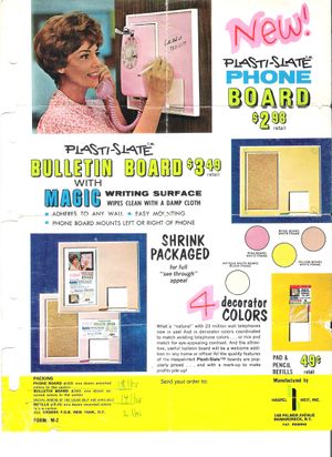 1960년대 초 "Plasti-slate"의 초기 광고. 마틴 헤이트(Martin Heit)가 발명한 최초의 화이트보드/드라이 이레이즈 보드
