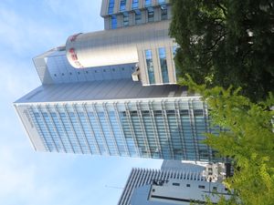부지에는 미도스지 프론트 타워가 세워졌다.