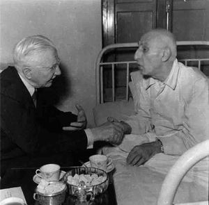 샤흐트(왼쪽)와 이란의 모하마드 모사데크, 1952년