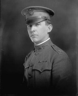 제1차 세계 대전 전후의 모습인 월터 크루거(대위)