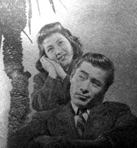 영화 홍보 사진 속의 미후네 도시로(하단)와 쿠가 요시코