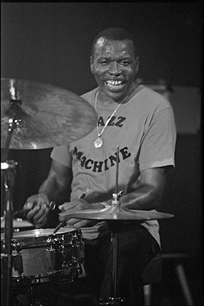 1979년 공연 중인 존스