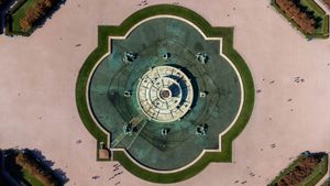 가을에 분수가 꺼져 있을 때의 모습