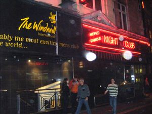 웨스트민스터의 윈드밀 극장 외부