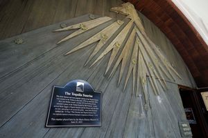 트라이던트 테킬라 선라이즈 역사적 표지판