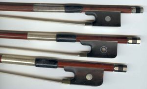 바이올린, 비올라, 첼로 활의 개구리 (위에서 아래로)