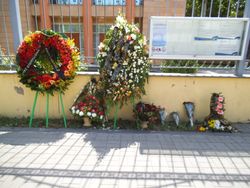 예레반(아르메니아)의 이탈리아 대사관 앞에 놓인 헌화 (2016년 8월 26일)
