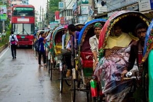 시위 중 다카의 도로