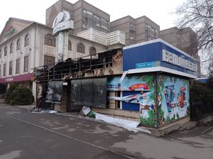 2022년 1월 10일, 알마티에서 약탈자들에 의해 파괴된 전자 제품 및 컴퓨터 매장