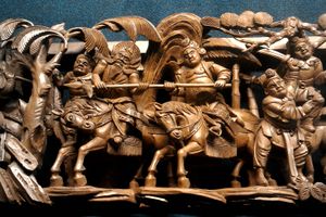 허저(오른쪽)와 마초(왼쪽)의 가상 삼국지 소설 속 결투를 묘사한 나무 조각상