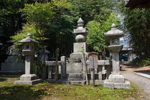 모리 요시나리의 묘