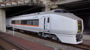 운전 훈련 중인 개조된 651-1000계 K109편성(후의 OM206), 2014년 1월