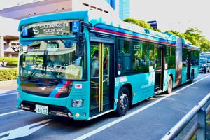 블루 리본 하이브리드 굴절 버스 KX525Z1