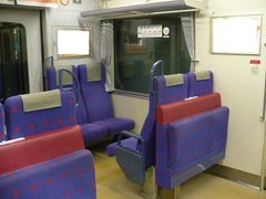 차단부의 고정 의자와 보조 의자(수납 상태)