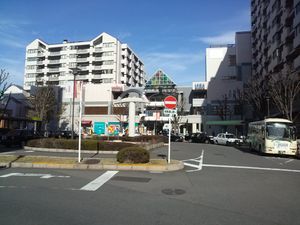 남쪽 출구 로터리 (2012년 11월)