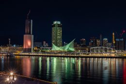 고베 모자이크에서 본 밤의 메리켄 파크. 포트 타워는 개수 공사 중(2022.2)