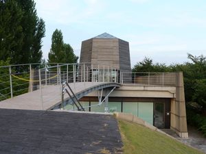 나카야 우키치로 눈과 얼음 박물관(육각형 건물은 눈송이의 육각형 구조를 반영), 일본 가가시 가타야마즈 온천에 위치