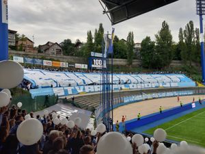 매니악스의 젤레즈니차르 창단 100주년 기념 경기 중 벨레즈 모스타르와의 리그 경기 (2021년 9월 18일)