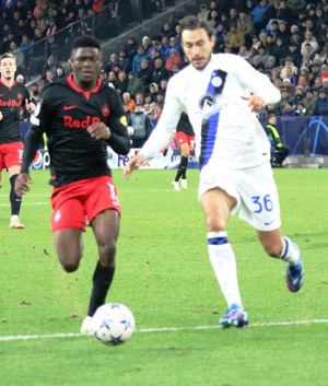 2023년 UEFA 챔피언스 리그 조별 리그에서 인터 밀란 소속으로 뛰는 다르미안