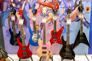 2022년 타이베이 악기 박람회에서 ESP 기타가 제작한 프랜차이즈의 기타와 베이스