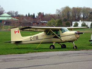 하단에 창문이 있는 소위 "패트롤러" 도어가 있는 150B