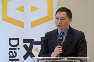 2018년 6월 다이얼로그차이나 설립식(워싱턴D.C.)에서 발언중인 왕단 소장