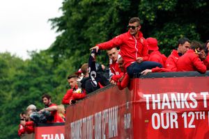 2015 FA컵 결승전에서 우승하여 커뮤니티 실드 출전 자격을 얻은 아스널의 우승 퍼레이드