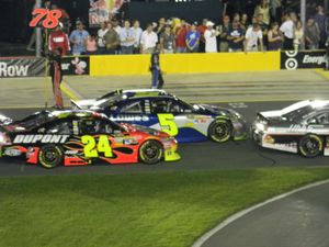 존슨 (5번)과 제프 고든 (2011 NASCAR 스프린트 올스타 레이스)