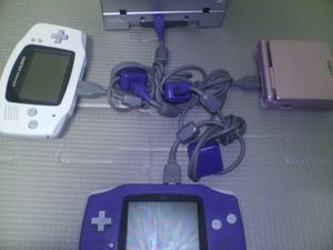 GBA 2대와 GBA SP 1대, GC 1대를 이용한 4인 대전 연결