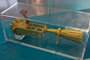 LFI 44 GHz 혼 및 프런트 엔드 섀시