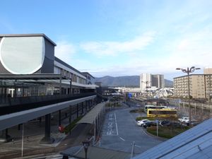 가쓰라가와역 앞