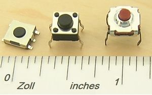 세 개의 푸시 버튼 스위치(Tactile Switches). 주요 눈금은 인치이다.