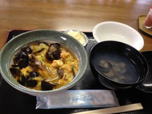 시지미 덮밥과 시지미 국(세트)"미나토야"(고쇼가와라시 주산)에서