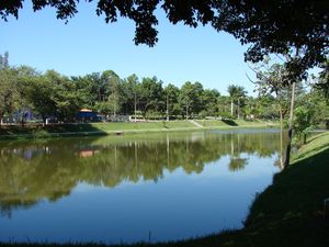 파울리니아의 중요한 관광 명소인 호세 마리아 말라바치 공원(Parque José Maria Malavazzi), 또는 제카 말라바치 공원