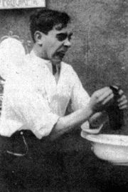 영화 "엔하르트의 장모 사망 기념일"(1912)의 한 장면