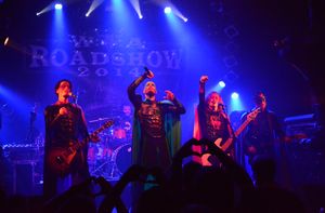 그레일나이츠(Grailknights)가 2014년 바켄 로드쇼에서 공연하고 있다.